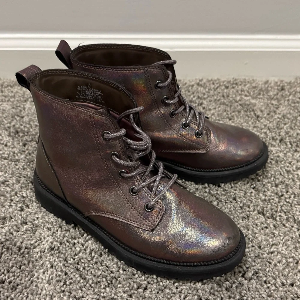 Girls Old Navy Iridescent Lace-Up Boots, size 2